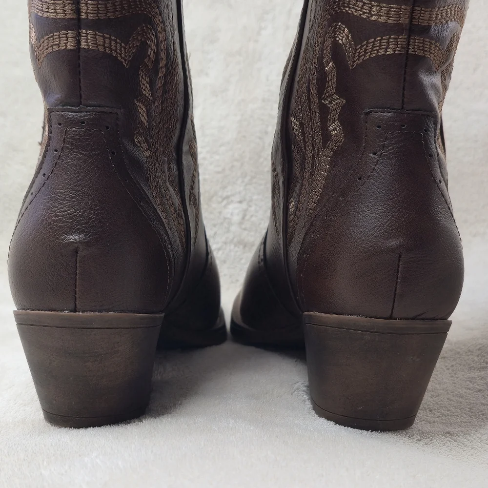 Brown Cowgirl Boots - Picture 4 of 16